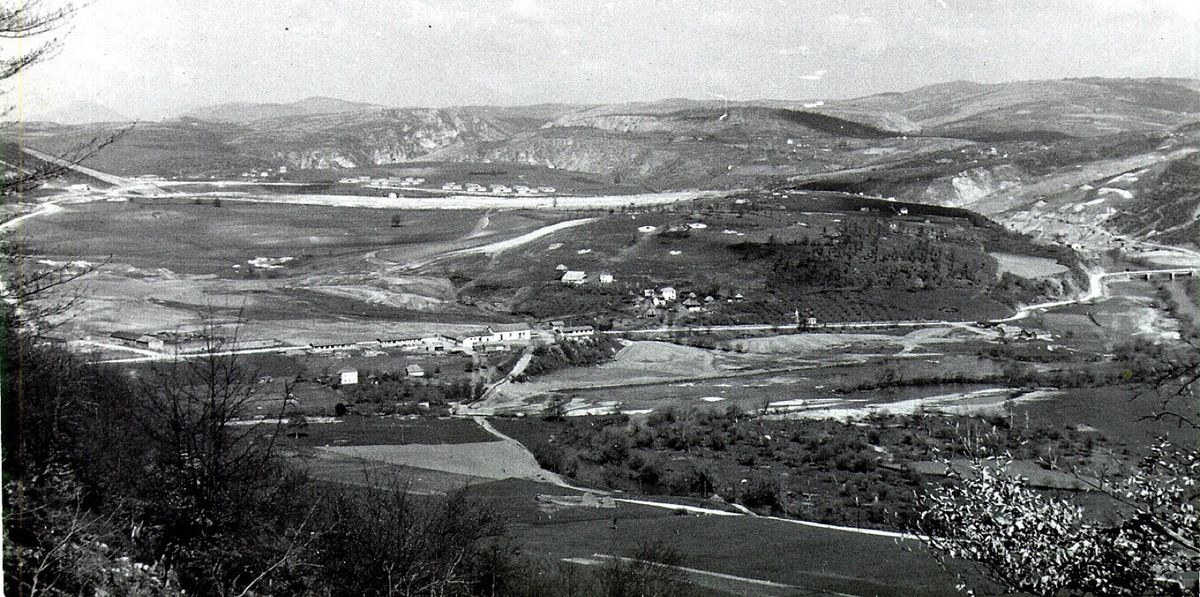 Кокин Брод - насеље у котлини, на левој обали Увца, градилиште бране