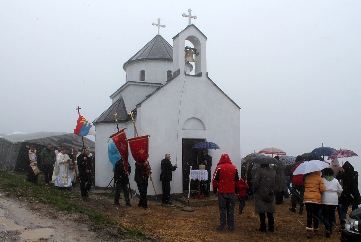 Osvestana spomen-crkva ukraj puta LJepojevici - Javor