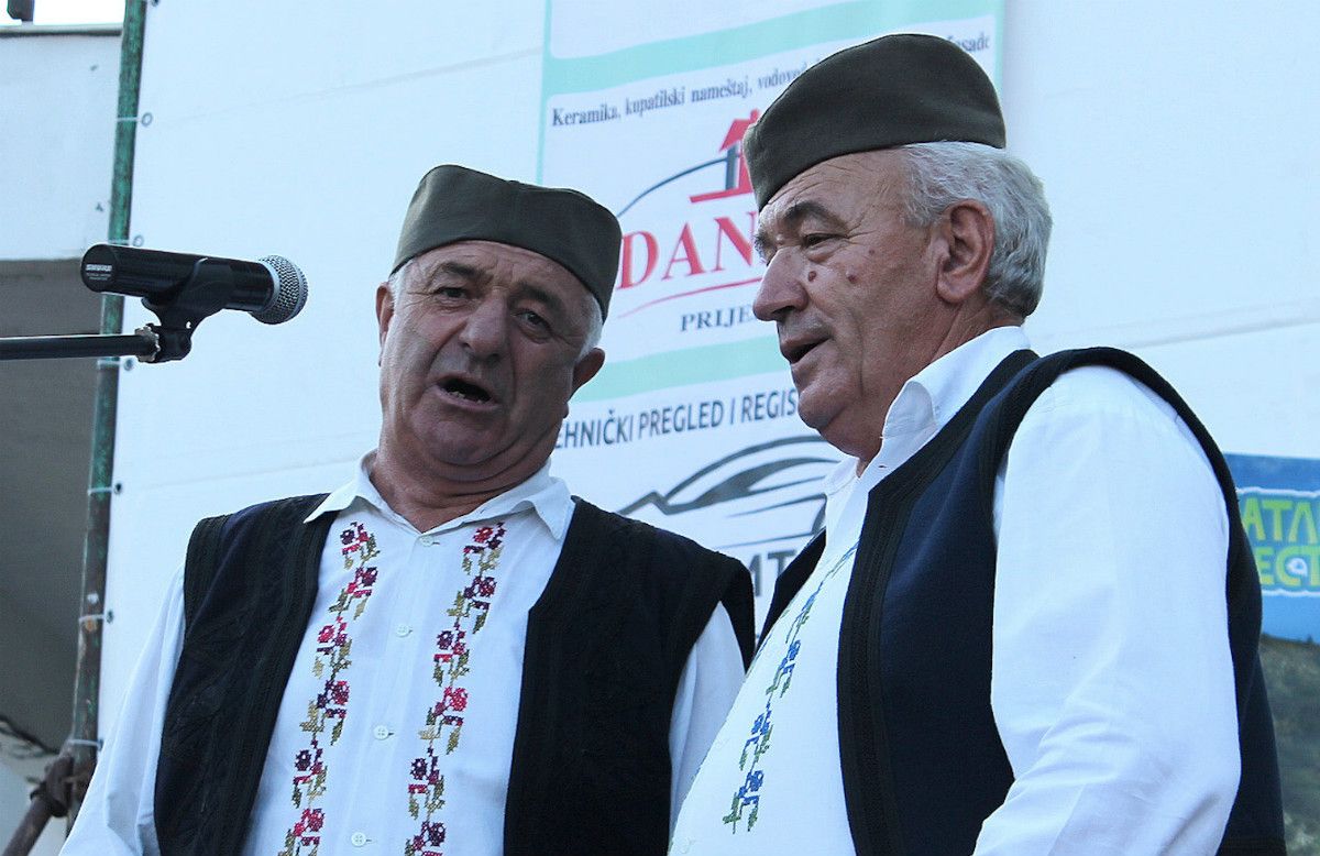 Певају и сакупљају песме – чувари наслеђа предака