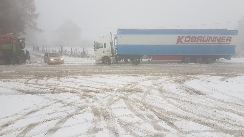Снег донео недаће возачима