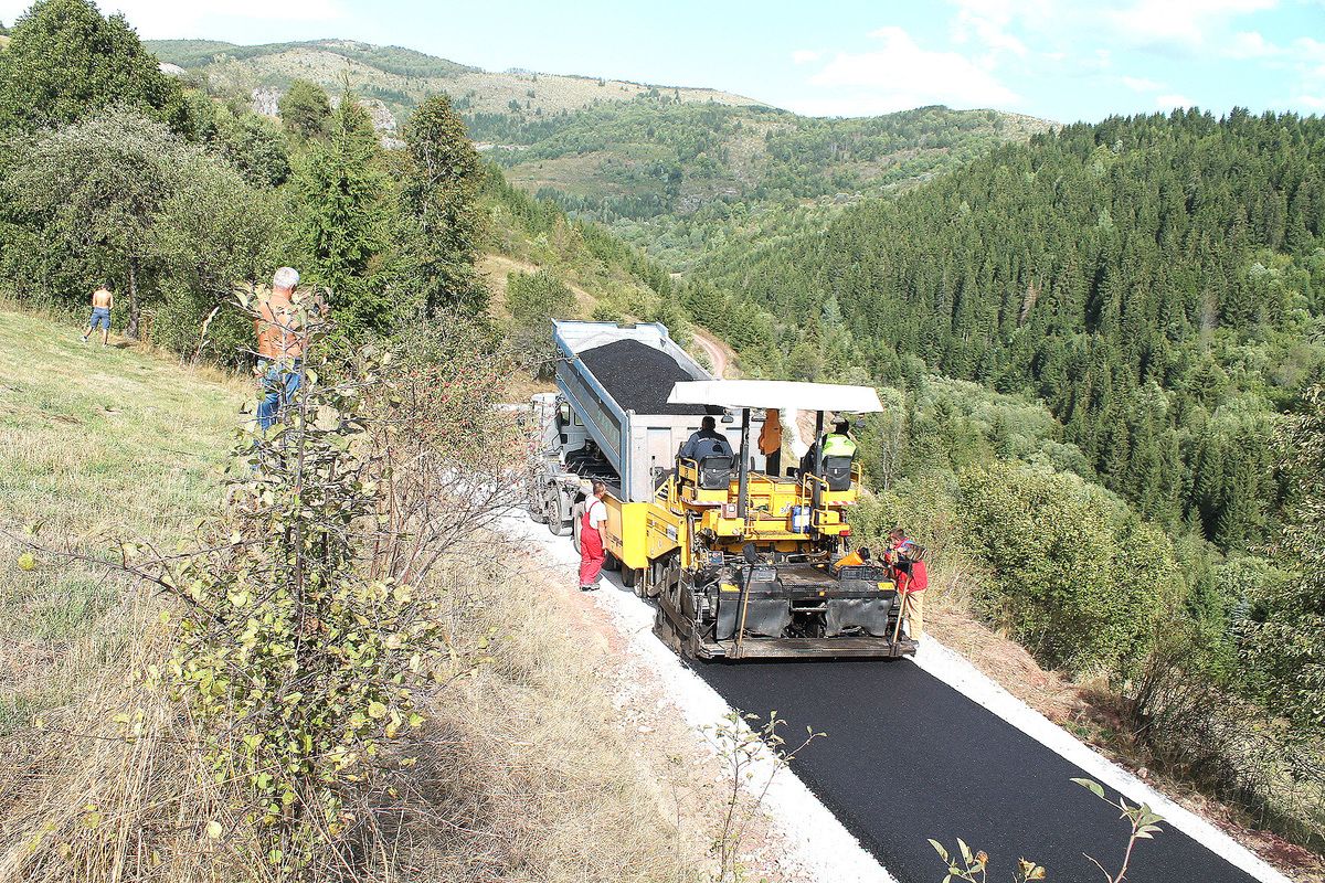 Конкурс за асфалтирање  11 деоница  у осам села  (Фото Д. Гагричић)