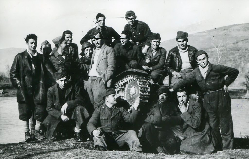 Бивши припадници дивизије „Венеција“ са партизанима у Пријепољу 1943. (Фото: Књига)
