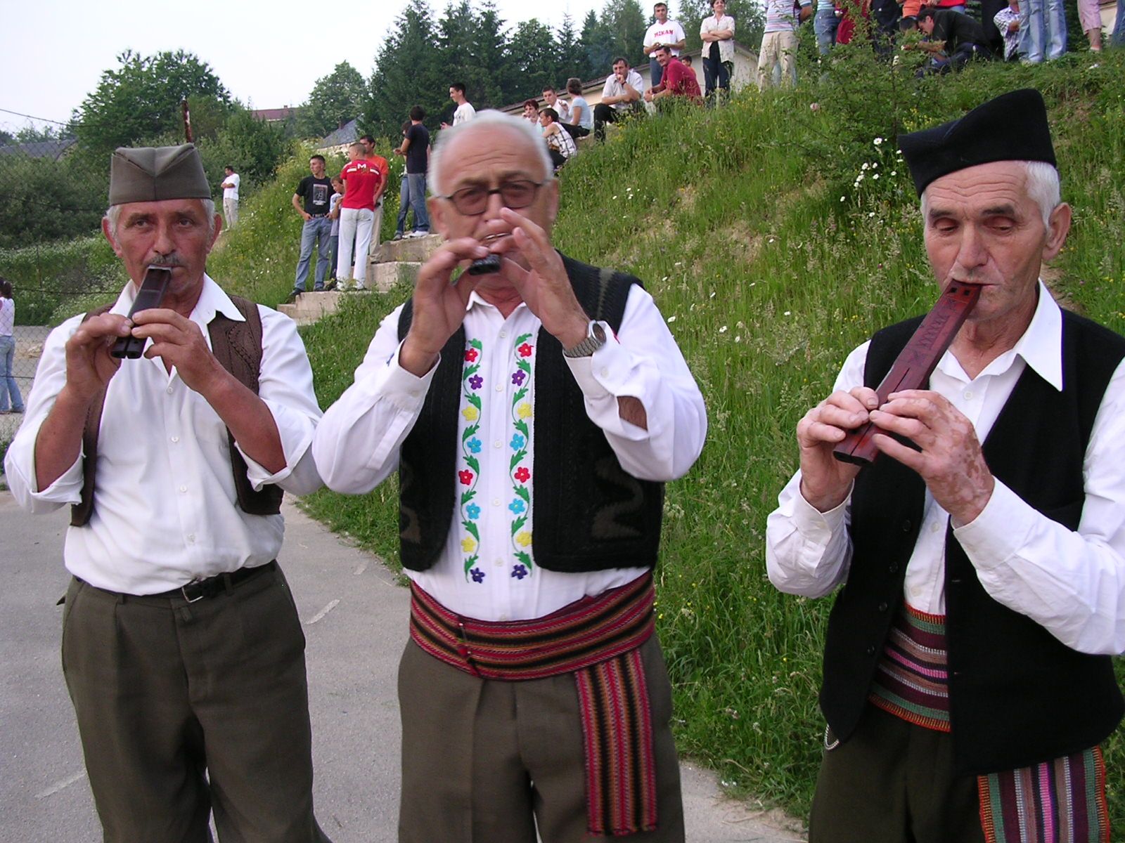 Двојнице чували од заборава - некадашњи свирачи на Сабору ( Фото: Д. Гагричић)