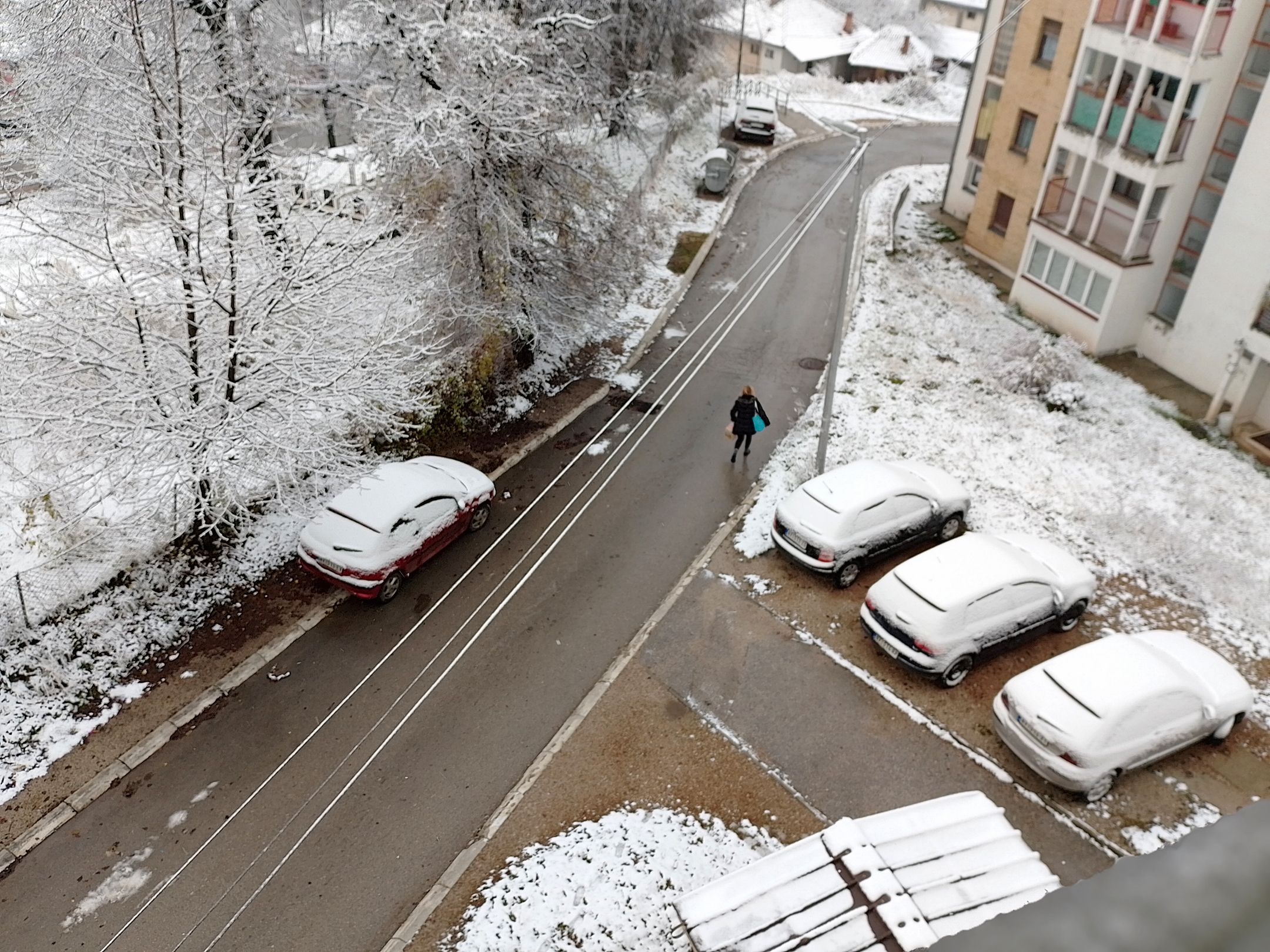 Коловози без снега - чаршијско виђење ( Фото: Д. Гагричић)