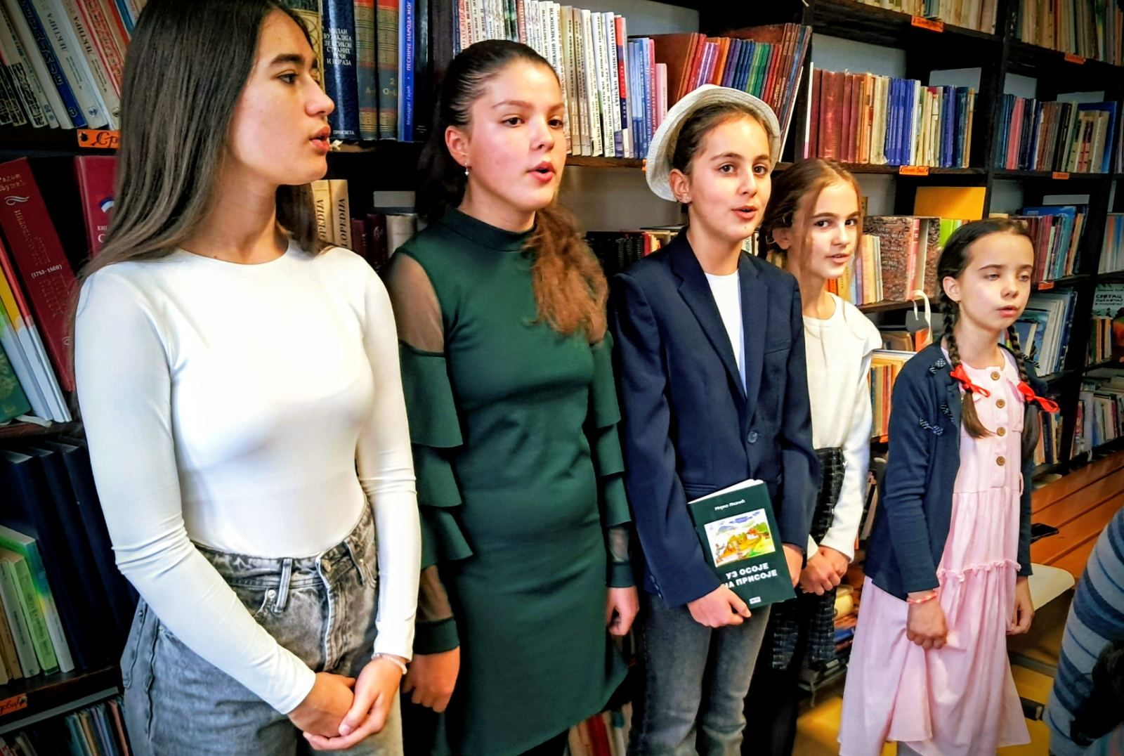 Певачка група школе “Живко Љујић”