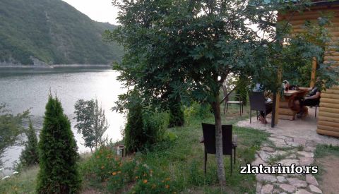 Brvnara "Rajkov raj" Uvačko jezero