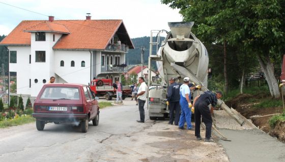 Radovi u jeku turisticke sezone na putu Nova Varos - Zlatar