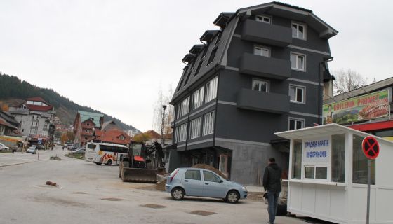 После претње моторки – аутобуска станица без рампи