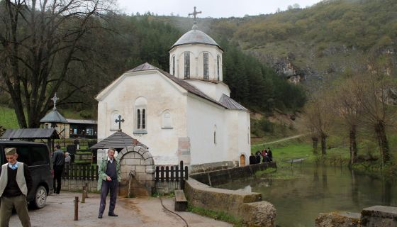 Crkva sagradjena 1867. godine na temeljima manastira Raskovica