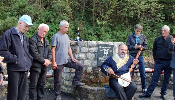 Sa otkrivanja spomen-ploce na cesmi u Zlosnici