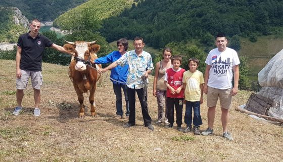 ХО Срби за србе помогли сиромашној породици Думбеловић
