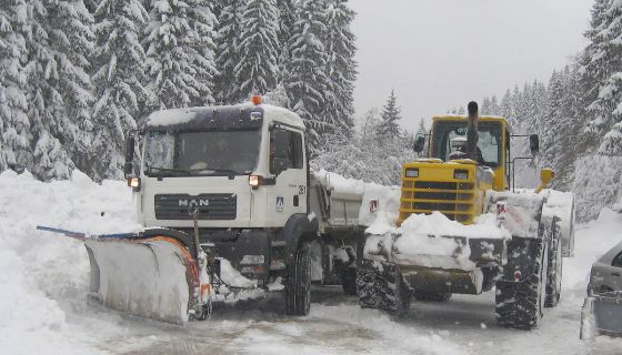 Бране од сметова 300 километара путева