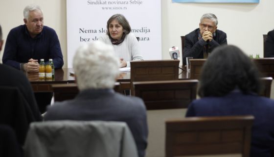 Гвозден Николић председни УММР-а, Драгана Чабаркапа председница СИНОС-а и професор Станко Црнобрња члан Радне групе за израду медијске стратегије