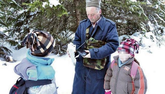 Малишани пешаче 8 километара кроз сметове док вукови завијају, фото: З.Шапоњић