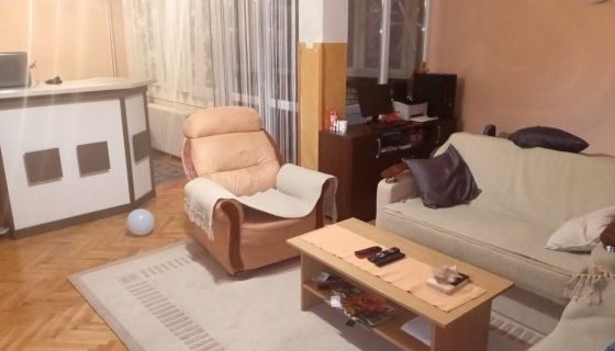 Trosoban stan u centru Trosoban stan u centru