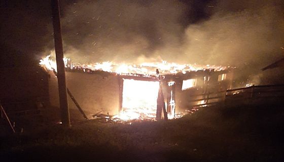 Гром запалио шталу у Мишевићима на Златару (Фото: Варошке новине)