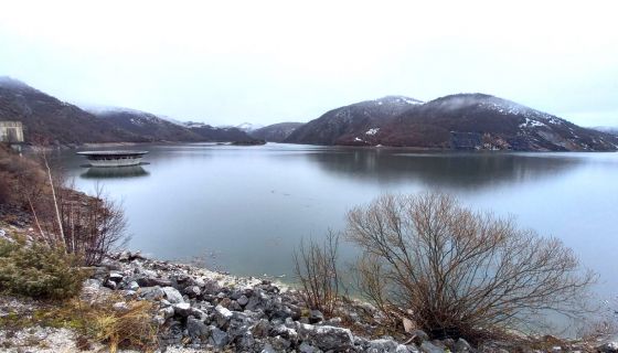 Коначно - лепа слика Увачког језера на растокама (Фото: Филип Бјелић)