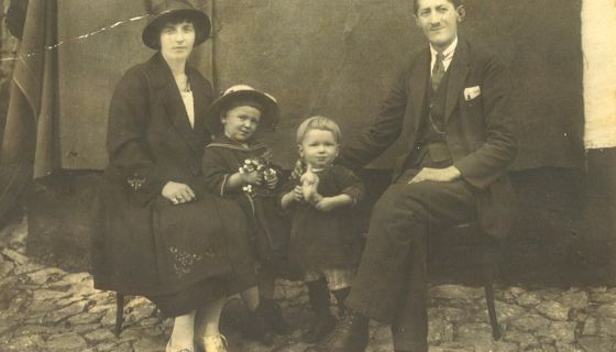 Благо - породица сакупљача умотворина Михаила М. Тановића (Фото: Из књиге „Старовлашке теме“)