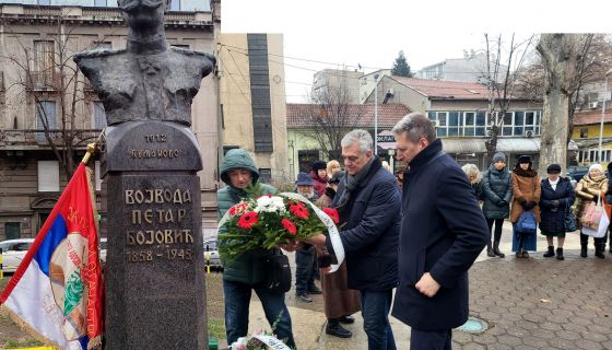 Почасти војводи Бојовићу  (Фото: Раде Прелић)