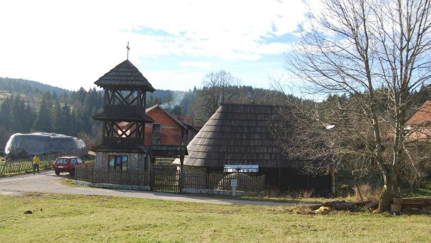 Црква брвнара у Радијевићима